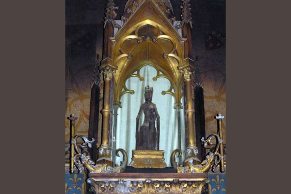 Photo of a black Madonna figurine on a church altar